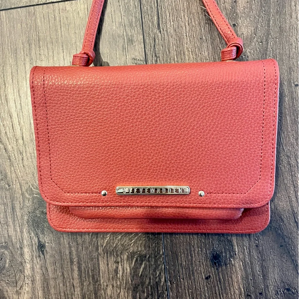 Steve Madden Purse with Over the Shoulder Strap - Picture 2 of 6